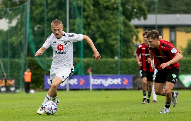 Video: Komissarov andis sügaval üleajal 3:3 viigi toonud nurgalöögi, Kuusk jäi mänguajata