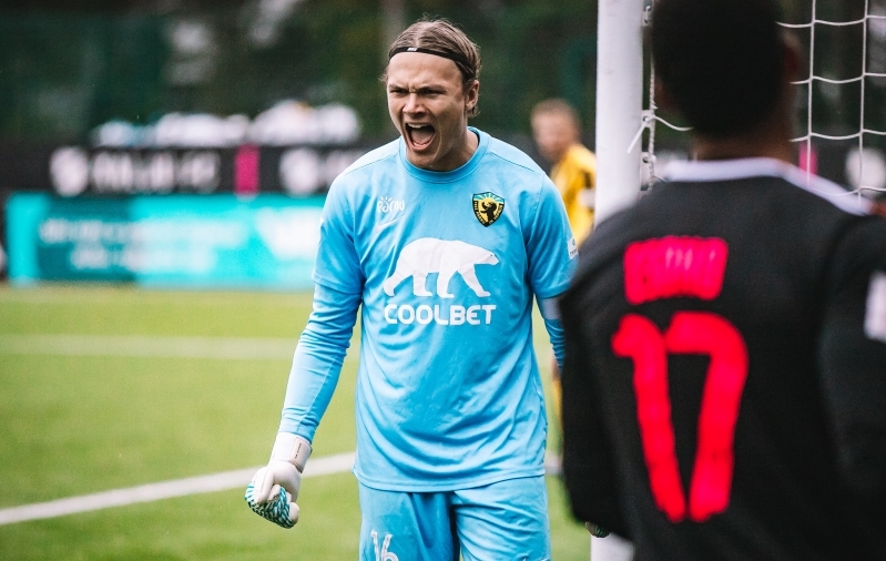 Vapruse väravavaht valusast lõpust: jabur penalti tühjast kohast  (Männilaan: naeratuse tõi näole)