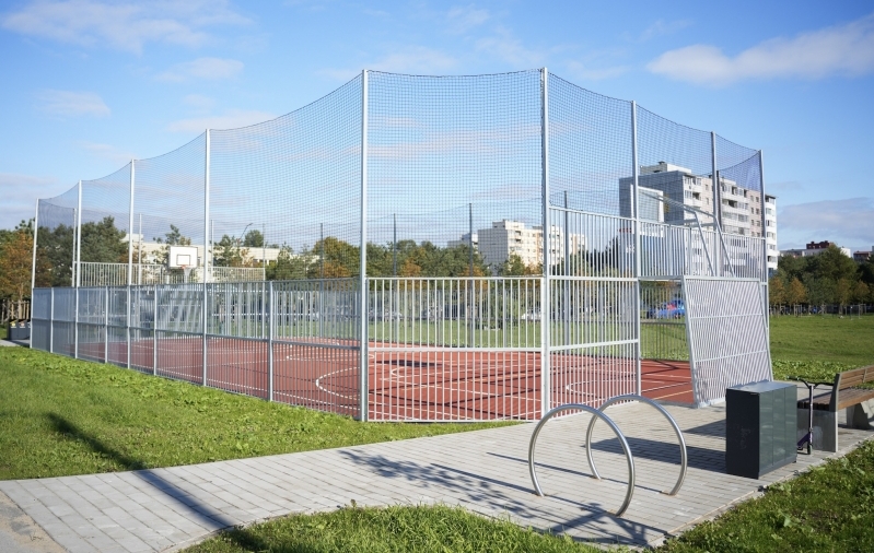 Lasnamäel Läänemere teel avati uus pallimänguväljak