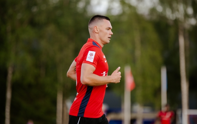 Šlein vihastest fännidest: Serbias karjutakse näkku, Eestis elatakse end välja kommentaariumis