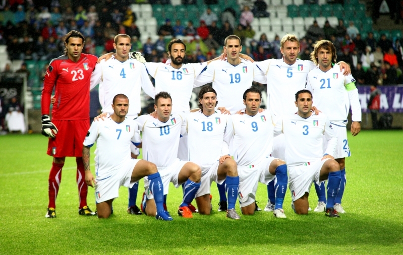 Itaalia koondise põhikoosseis 2010. aastal Tallinnas. Teiste seas alustasid mängu Giorgio Chiellini (nr 4), Daniele De Rossi (nr 5) ja Andrea Pirlo (nr 21). Foto: Hendrik Osula