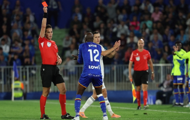 Alla minuti väljakul olnud Getafe vahetusmees lõi Viniciust käega näkku ja Mbappe karistas kiirelt