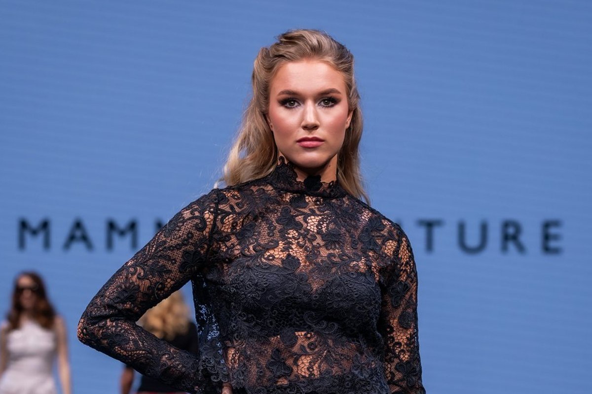 FOTOD | Julge valik! Kelly Sildaru väisas moenädalat kahes läbipaistvas kleidis