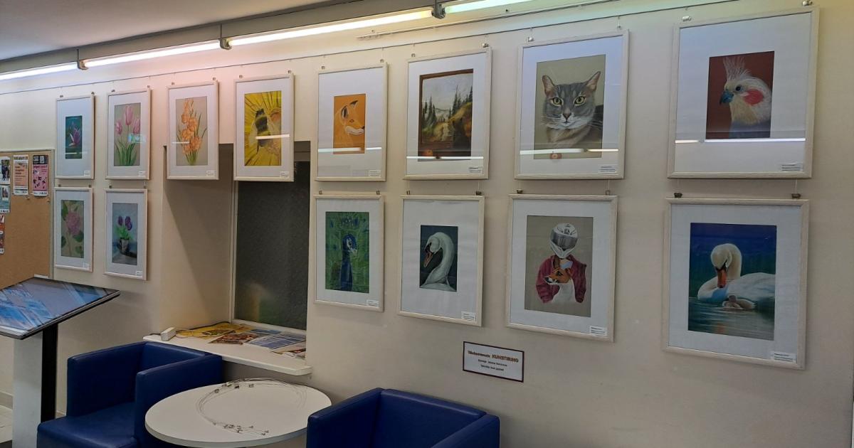 Tallinna Kopli huvikooli õpilaste kunstinäitus Liivalaia raamatukogus