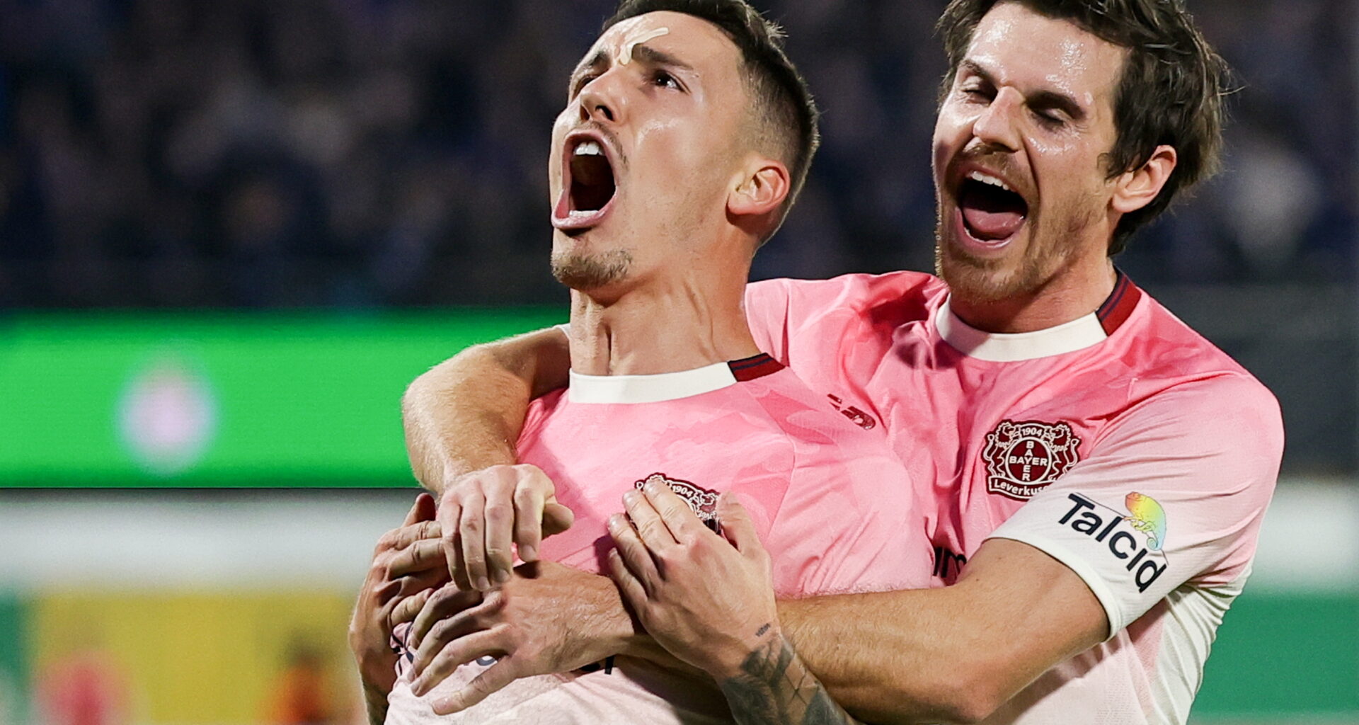 Kaugelt tulija sihtis Leverkusenit nende enda relvaga, pöörane Bayern on maailma parimas hoos