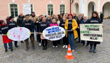 Õpetajad Toompeal: vaja on õiglast palka ja jõukohast koormust