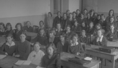 AJALUGU | Vene koolide õpetajad ei osanud ega tahtnud eesti keelt õppida