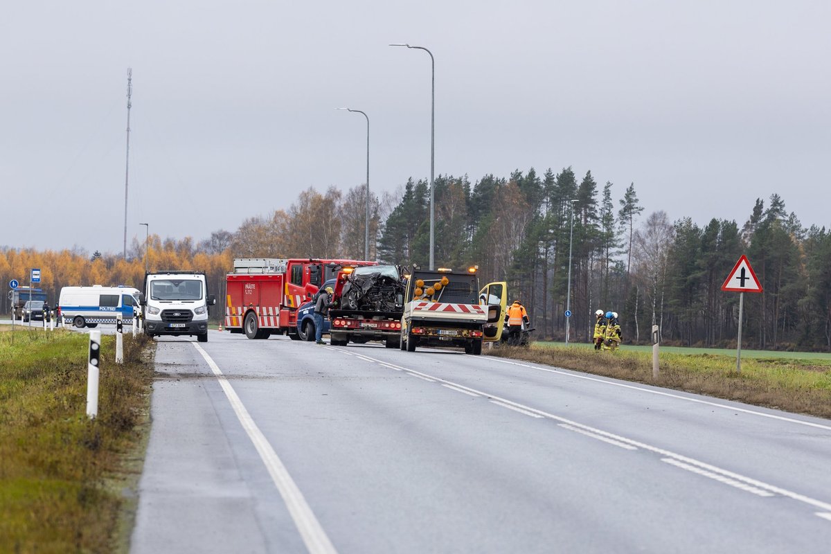 Postimees: kahe inimese surmaga lõppenud Nõo liiklusõnnetusele eelnes naise pussitamine