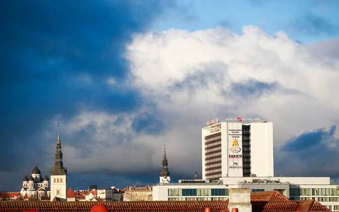 Keelesäuts. Pilvede kannul | Kirjandus