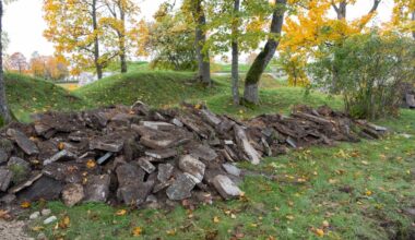 FOTOD | Saaremaal alustati Väike-Linnape ühishaua väljakaevamistööd