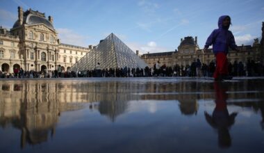 Pariisi prokurör: kaks Louvre’i röövi kahtlusalust tunnistasid osaliselt oma osalust