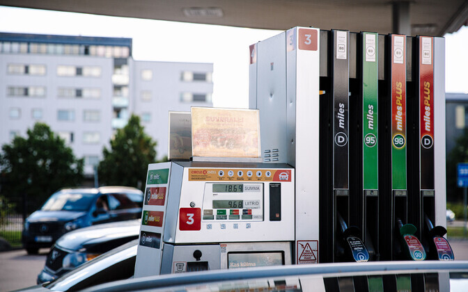 Leedu autojuhid eelistavad kütuse võtmiseks Eesti tanklaid | Majandus