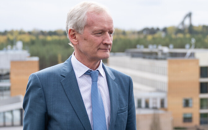 Land: krooniline matemaatikaõpetajate põud jätab hätta tuhanded noored | Haridus