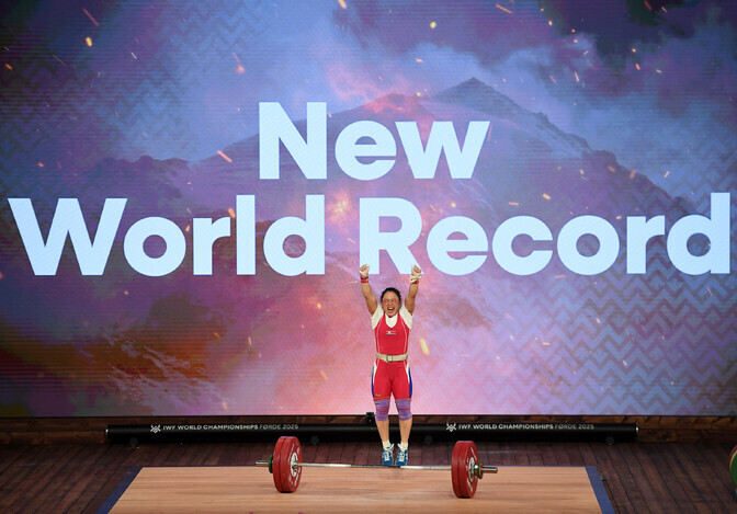 Põhja-Korea naistõstjad teisi jätkuvalt MM-i kõrgemale astmele ei lase | Tõstmine