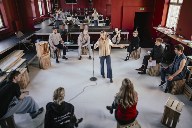 Galerii: teatritudengid toovad Tartu Uues Teatris lavale loo Ülo Soosterist | Teater