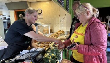 Taasavati poolteist kuud tagasi tegevuse lõpetanud vana Halliste söökla | Eesti