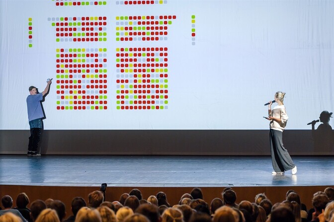 Arvustus. Kinoteatri uue sarja risk, rõõm ja rutiini murdmine | Teater