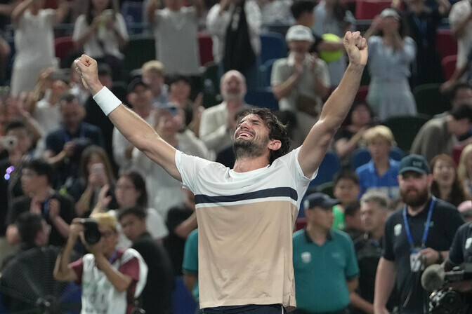 Monacolasest suurüllataja tegi Shanghais tenniseajalugu - sport | ERR