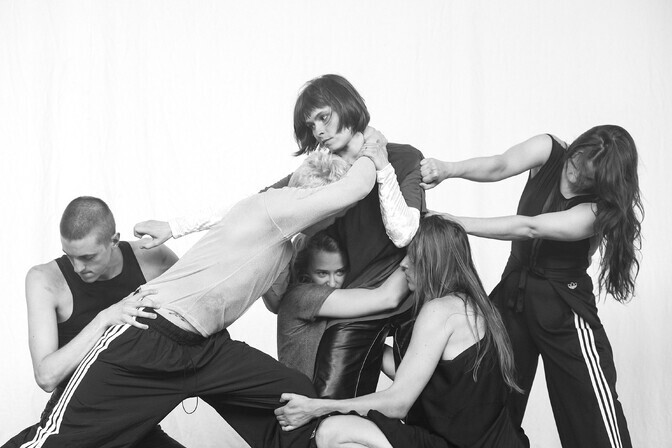 Sõltumatu Tantsu Lava uus tantsulavastus räägib koosolemise keerukusest | Teater