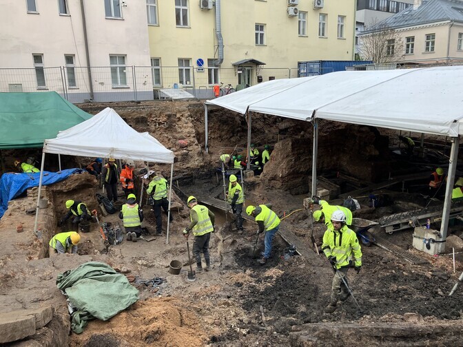 Galerii: Tartu arheoloogiliste kaevamiste käigus leiti kahe kiriku varemed | Eesti