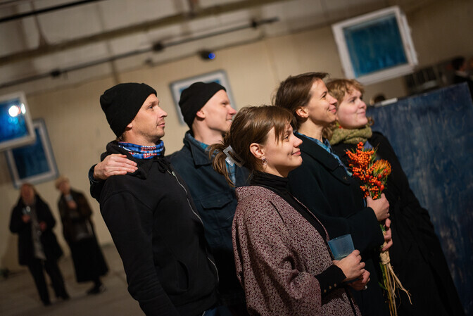 Galerii: Ave Palmi ja Helle Ly Tombergi tsüanotüüpianäitus "Kuidas nii äkki nii pimedaks läks" avamine | Kunst