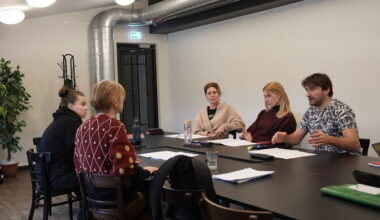 Pildid: Rakvere Teatris algasid lavastuse "Sügissonaat" proovid | Teater