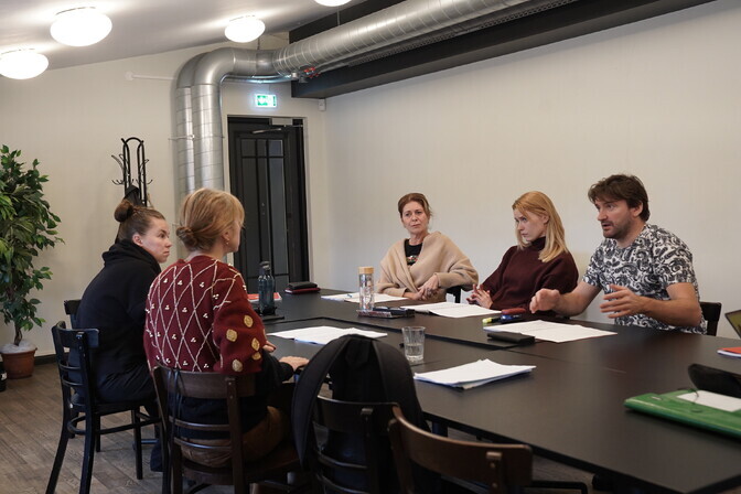 Pildid: Rakvere Teatris algasid lavastuse "Sügissonaat" proovid | Teater