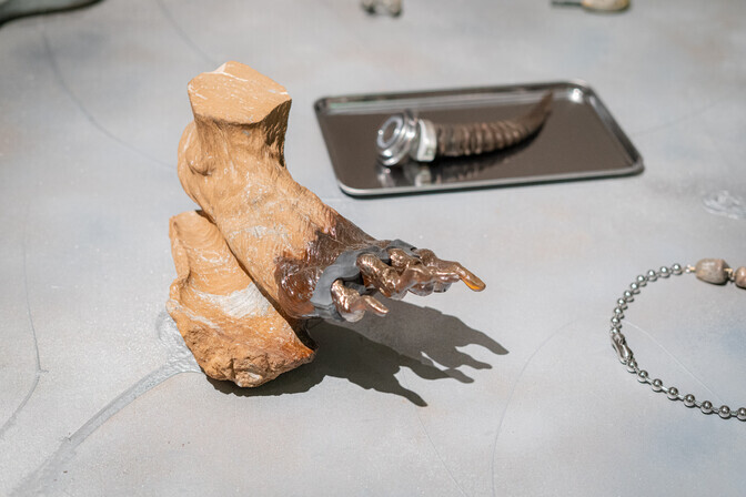 Tarbekunsti- ja disainimuuseumis avati näitus ilu kiirkaubastumisest | Kunst