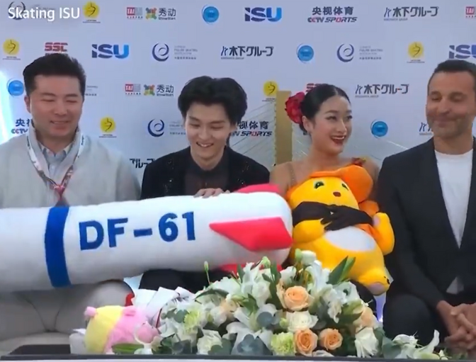 Hiina jäätantsupaar poseeris GP-l kava järel pehme ballistilise raketiga | Iluuisutamine
