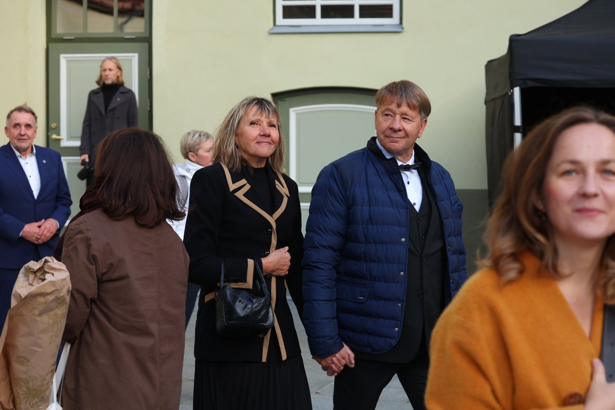 FOTO | Harva koos avalikkuse ees nähtud Marko ja Tiina Matvere käisid käsikäes Linnateatri avamisel