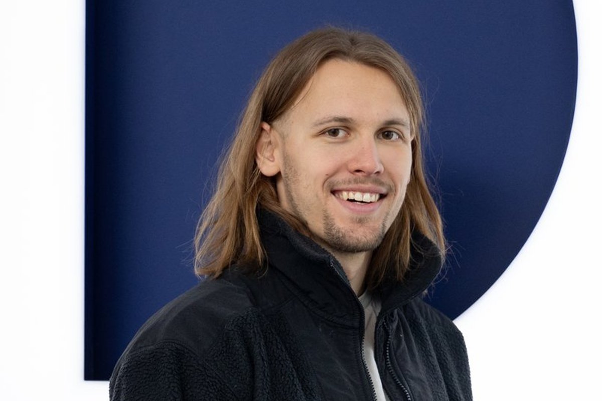 KLÕPS | Head aega, pikad kiharad! Franz Malmstenit kaunistab uutmoodi soeng