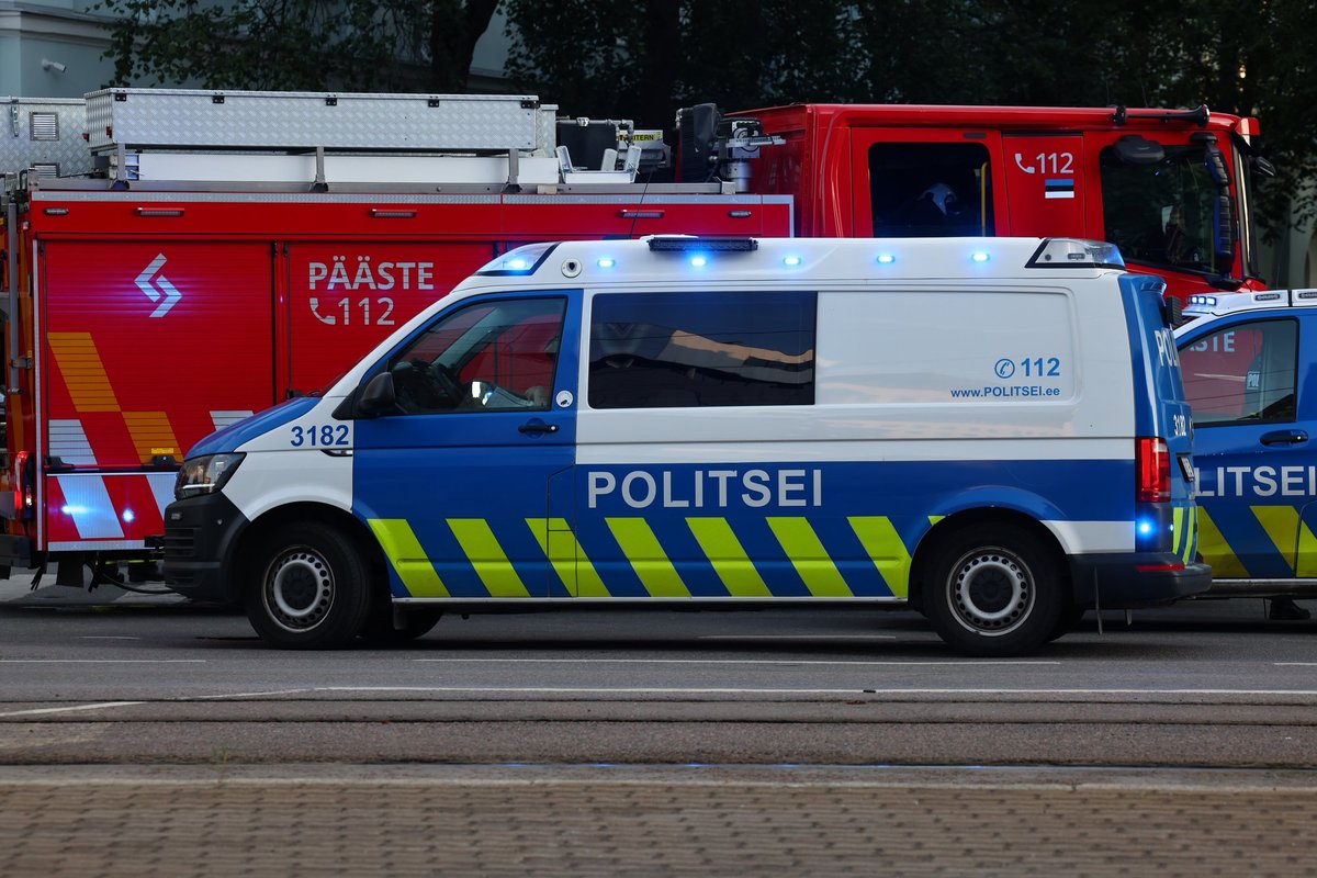 Raasikul süüdati põlema auto, tules sai kannatada ka elumaja