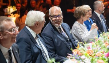 FOTOD | Punane vaip ja mullivein! President Alar Karis võõrustas pidulikul õhtusöögil kõrgeid väliskülalisi