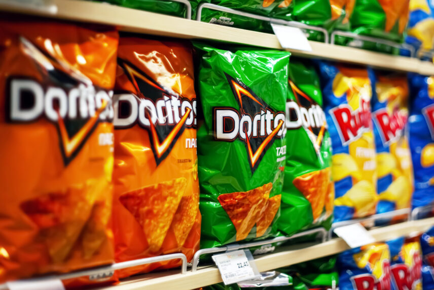 USA-s pani relvastatud politsei kooliõpilase käeraudadesse, sest AI ajas sassi relva ja krõpsupaki