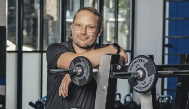 „Traumast ja valust hoolimata peab end edasi liigutama!“ Reklaamimees Joel asus treenima lõhutud põlve ja võitlema 10 ülekiloga