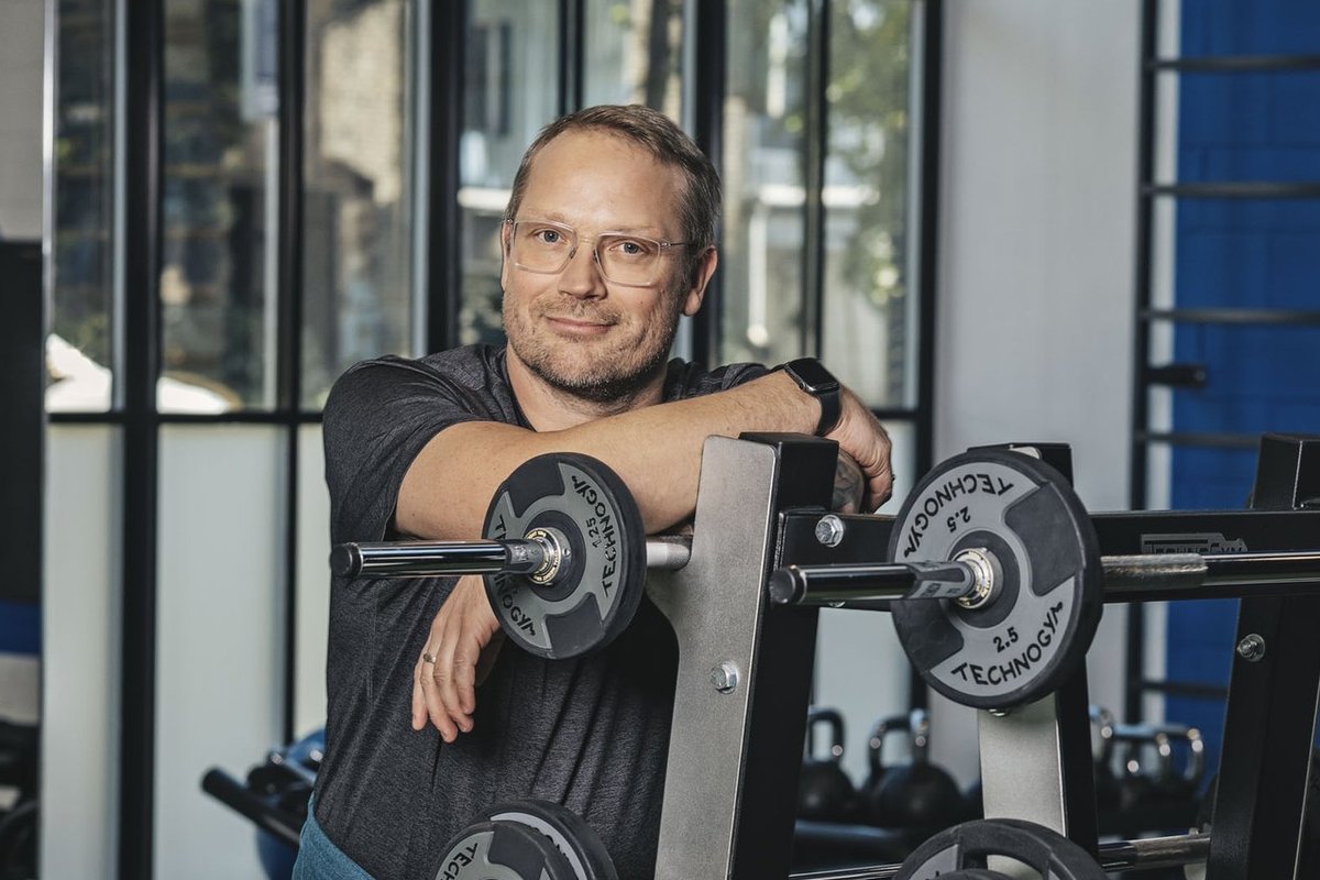 „Traumast ja valust hoolimata peab end edasi liigutama!“ Reklaamimees Joel asus treenima lõhutud põlve ja võitlema 10 ülekiloga