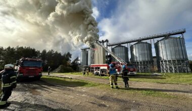FOTO | Lääne-Nigula vallas põleb kuivati. Paks suits häirib liiklust