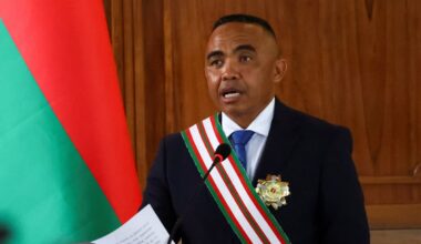 Madagaskari riigipöörajaid juhtiv kolonel vannutati uueks presidendiks