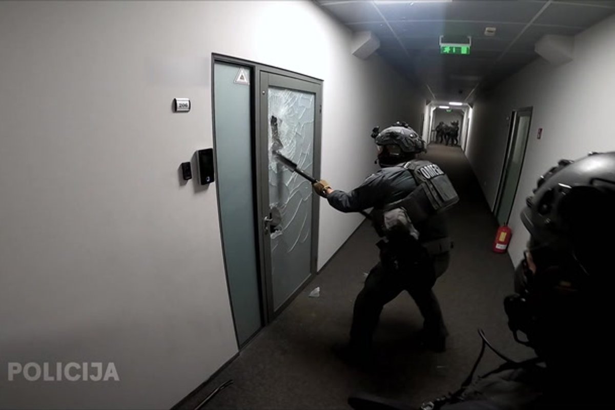 VIDEO ja FOTOD | Politsei pidas Lätis kinni mehe, kes on kahtlustatav väljapressimises