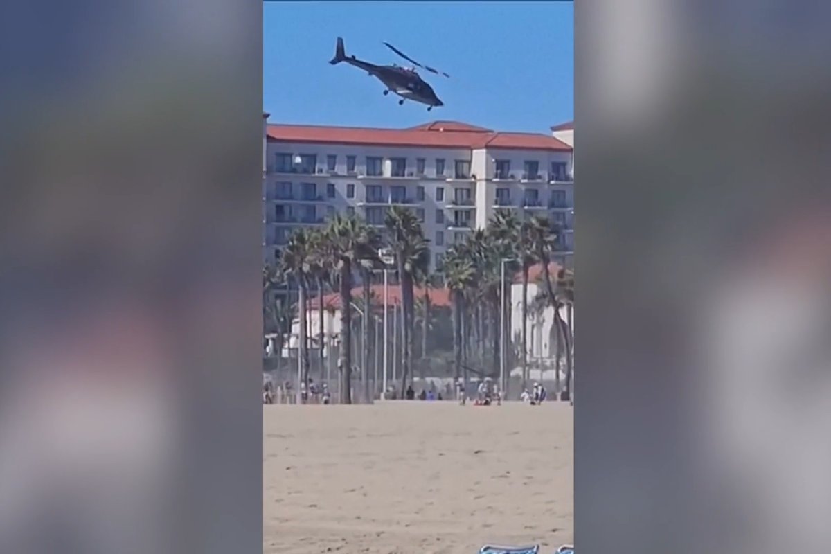 VIDEO | Lõuna-Californias kukkus rannaliste sekka helikopter, pardalolnud pääsesid eluga