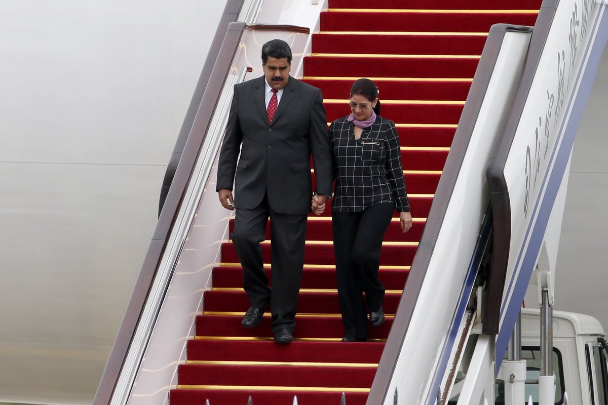 AP: USA püüdis Venezuela presidendi Maduro kättesaamiseks ära osta tema pilooti