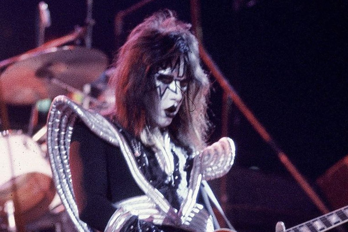 Suri rokkbändi Kiss asutajaliige ja kitarrist Ace Frehley