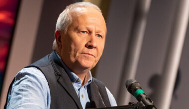 Lunge: raamatut kirjutada on veel vara, sest kogu aeg juhtub uusi lugusid | Vikerraadio