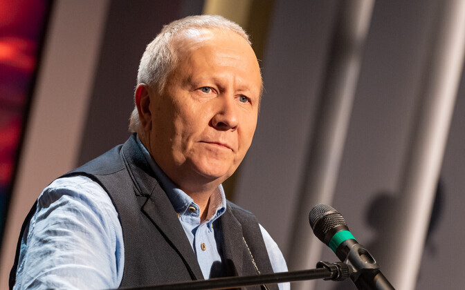 Lunge: raamatut kirjutada on veel vara, sest kogu aeg juhtub uusi lugusid | Vikerraadio