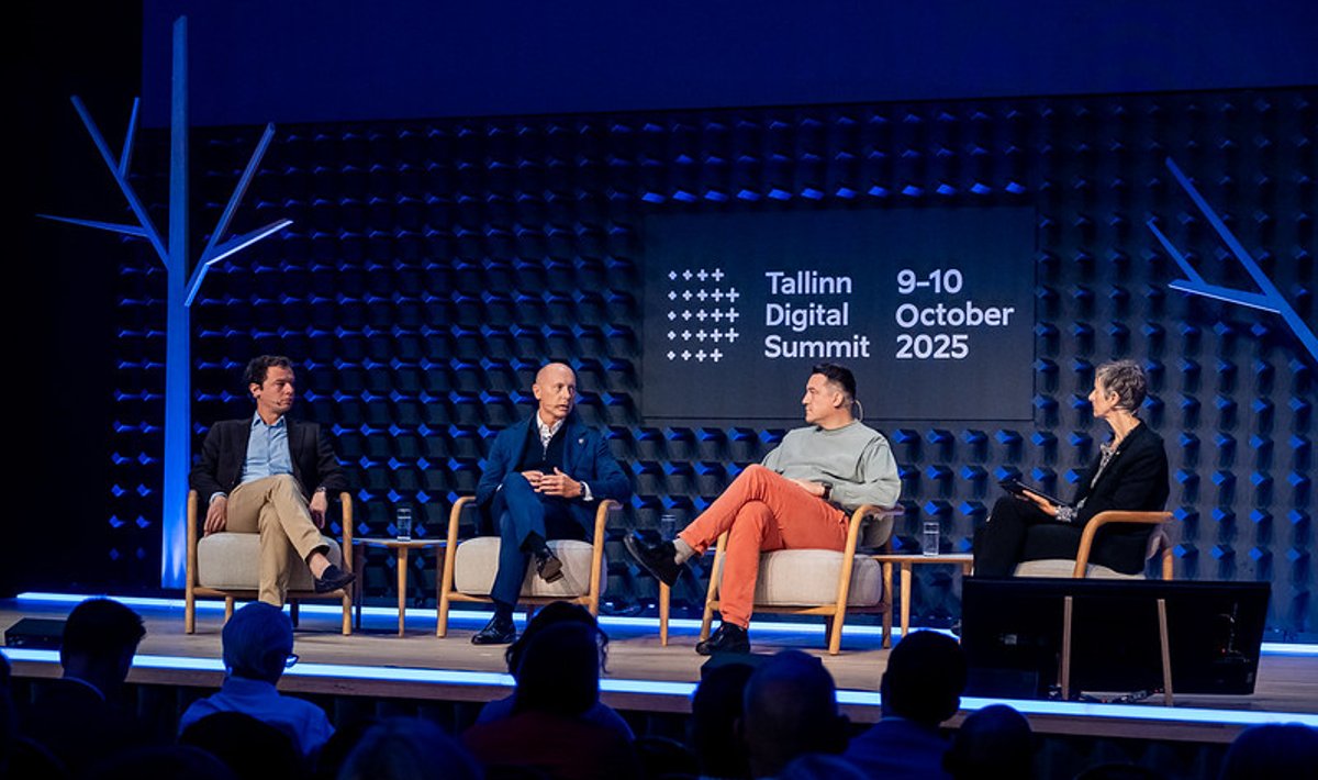 Vasakult: Prantsuse kaitsetehisaru agentuuri juht Bertran Rondepierre, Palantir Technologiese rahvusvahelise kaitse juht Shon J. Manasco, Plurali asutaja Sten Tamkivi ja CinqC asutaja Kristen Davis. 