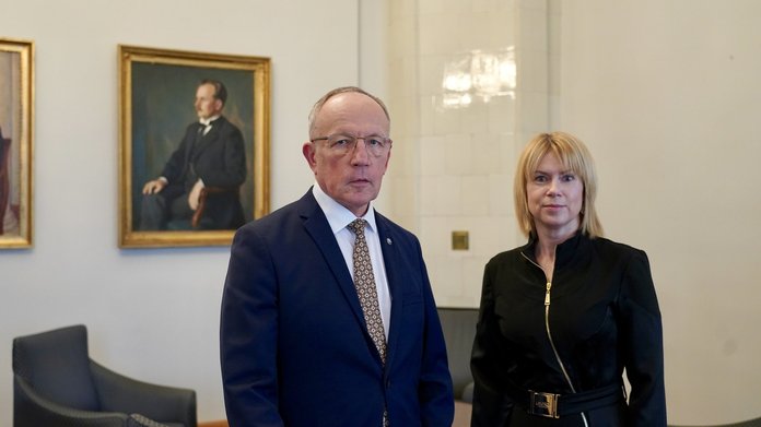 Tartu Ülikooli rektor Toomas Asser ja Värska Sanatooriumi juhatuse liige Kairi Ustav.