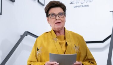 Rahvusvaheline mainekas moeajakiri tõi esile presidendiproua Sirje Karise. „Meie maa võib olla kaardil väike, kuid meie vaim ei ole!“