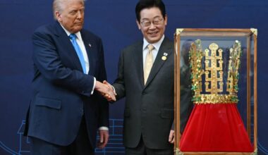 Lõuna-Korea president kinkis Donald Trumpile kullast krooni