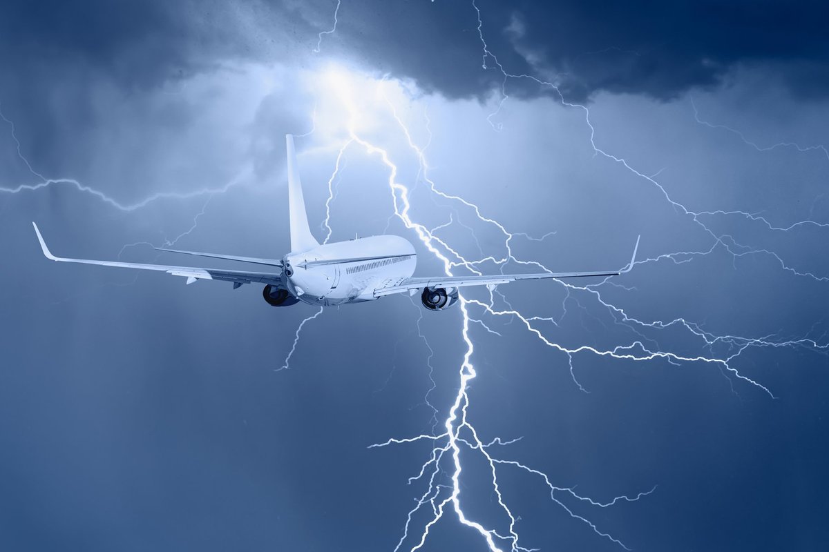 Vandeadvokaat: piksetabamus ei vabasta lennufirmat hüvitise maksmise kohustusest automaatselt