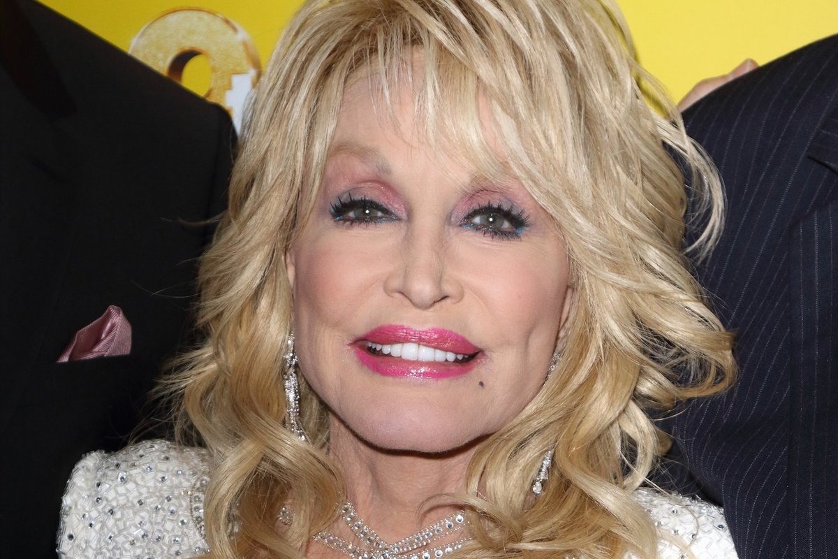 Dolly Parton polegi surmasuus! Kantristaari õde selgitab paanikat tekitanud sõnavõttu